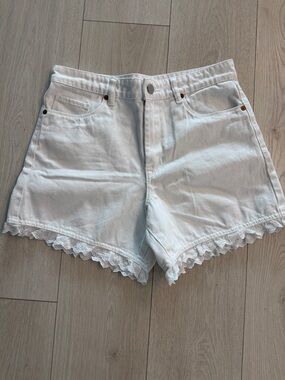 Blank NYC 29 White Lace-Trim Jean Shorts s33